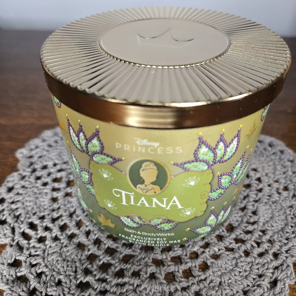 Bath & Body Works Disney Princess Tiana Candle - Green and Purple, Crown Lid!